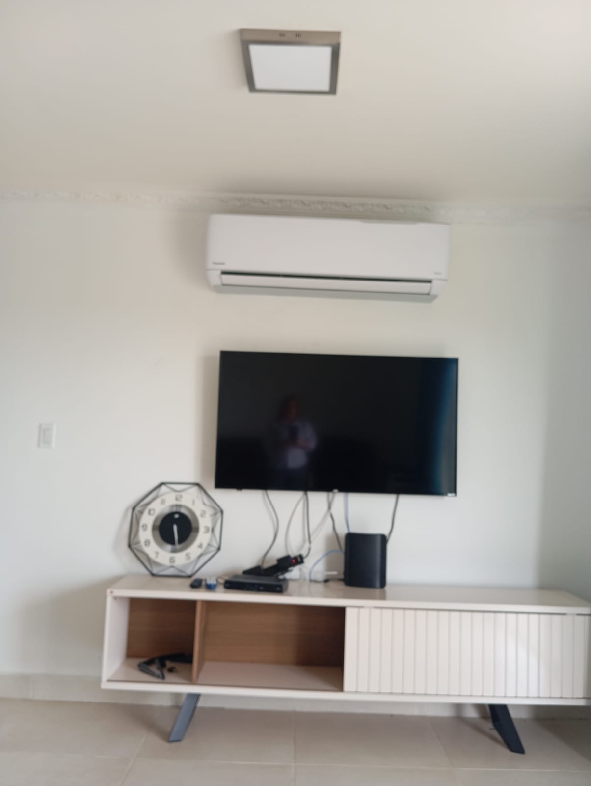 Sala area TV y A/C